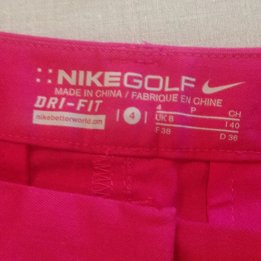 Nike Golf Shorts - Picture 2 of 7